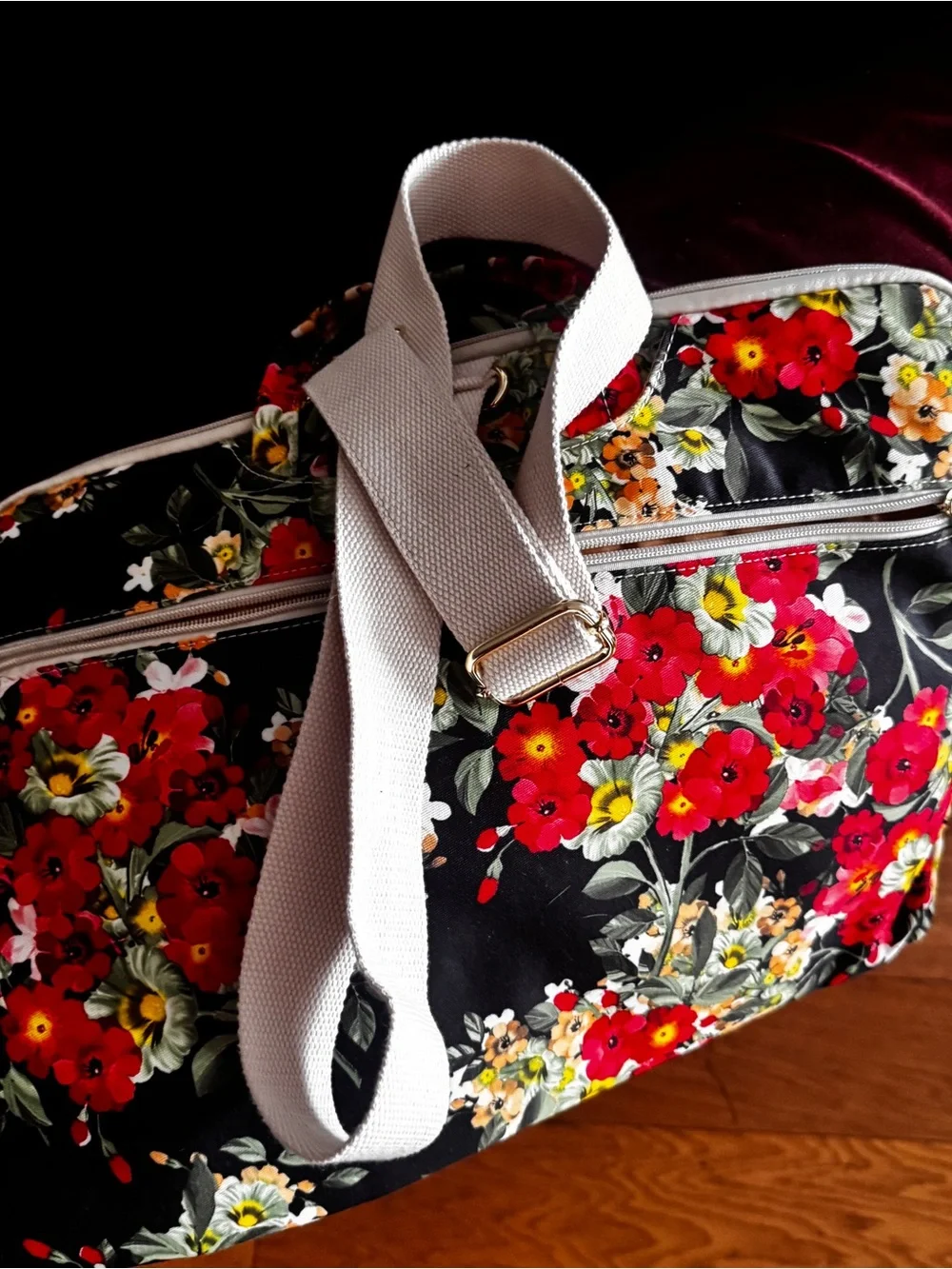 Dashee Pinrose floral Laptop case NWOT w/ strap soft interior